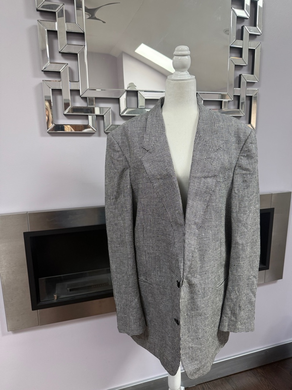 Milton’s silk houndstooth plaid pattern blazer